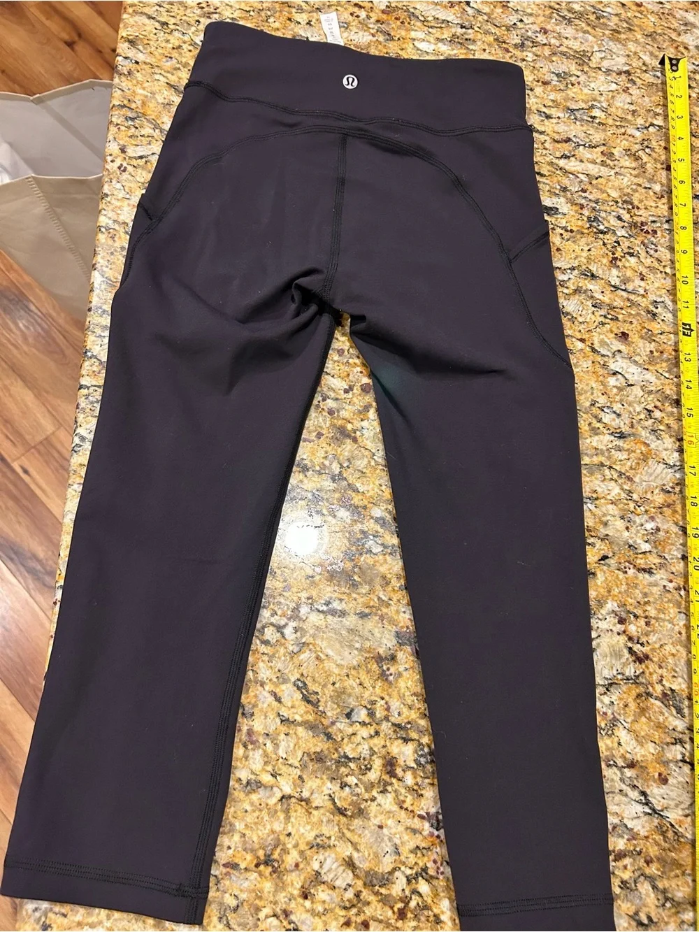 lululemon athletica Black Women's Cropped Leggings Size 4